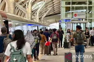 Selama Long Weekend, Whoosh Jadi Andalan Perjalanan Cepat Antar Kota