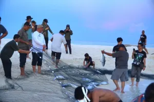 Cara Unik Nelayan Berau Rawat Tradisi Sobat agar Tetap Hidup