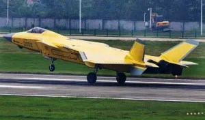 Tiongkok Perluas Produksi Jet Tempur Siluman Versi Jarak Jauh J-20A dengan Mesin WS-15 