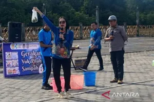 Dinas Kesehatan Kabupaten Gunung Mas Bersama DLHKP dan Karang Taruna Gelar Gerakan Pilah Sampah dari Rumah.