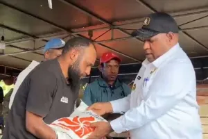 Pemkab Jayawijaya Salurkan Bantuan ke 7 Titik Pengungsian Pascakonflik Suku di Wamena