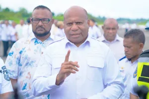 Gubernur Papua Mathius D Fakhiri Dukung Pengembangan Bandara Stevanus Rumbewas Serui