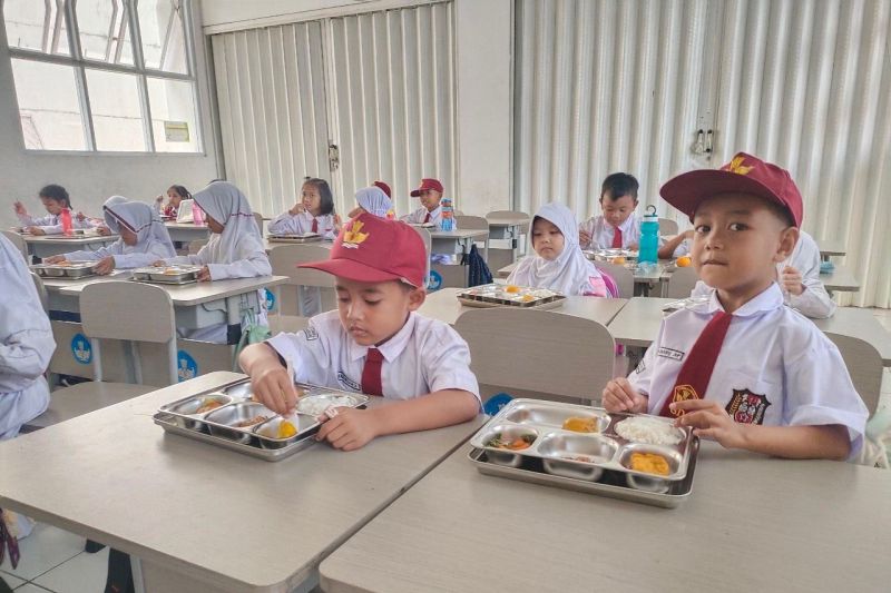 Guru Besar Kebijakan Publik UPI: Makan Siang Sekolah Bergizi Program Bagus Bila Dikelola dengan Baik.