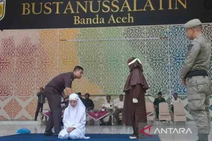 Kejari Banda Aceh Eksekusi Hukuman Cambuk terhadap 9 Pelanggar Qanun Syariat.