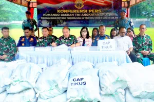 Kodaeral VIII Gagalkan Penyelundupan 2.140 Botol Cap Tikus di Pelabuhan Bitung