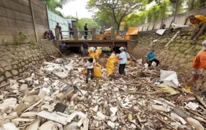 39,7 Ton Sampah Diangkat dari Kali Sabi Tangerang