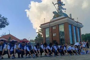 BRI Life Lepas Tukik di Pantai Kuta Bali, Dukung Konservasi Penyu 