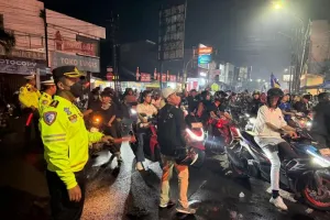 Kapolres Karawang Turun Langsung Kawal Konvoi Bobotoh Rayakan Persib Juara Super League 2025/2026