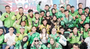 25 Driver Ojol Beruntung Terima Hadiah Sepeda Motor dari Pertamina