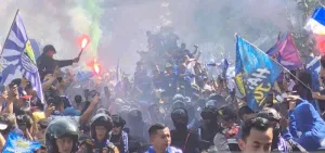 Cetak Rekor "Hattrick" Juara, Konvoi Ratusan Ribu Bobotoh Lumpuhkan Jalanan Kota Kembang