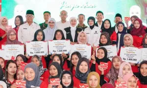 Khofifah Sebut Bansos Bentuk Kepedulian pada Masyarakat Rentan