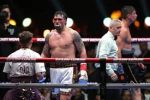 Oleksandr Usyk Menang TKO Kontroversial Atas Rico Verhoeven untuk Pertahankan Gelar