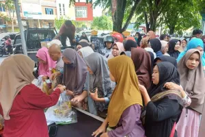 Operasi Pasar Murah di Tanjungpinang Diserbu Warga, Minyak dan Beras Paling Dicari