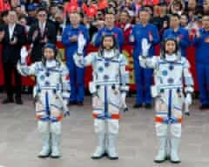Tiongkok Luncurkan Misi Luar Angkasa dengan Tiga Astronot sebagai Bagian dari Ambisi Mencapai Bulan