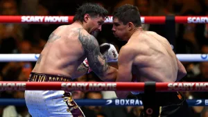 Usyk Pertahankan Gelar  Tinju Kelas Berat Dunia Usai Hentikan Verhoeven dalam Duel Kontroversial di Mesir