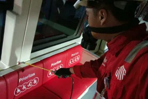 KAI Jaga Kebersihan Sarana LRT Jabodebek dengan Pest Control serta Fumigasi untuk Kenyamanan Perjalanan Penumpang