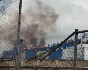 Narapidana di Venezuela Gelar Aksi Protes Duduki Atap Penjara dan Membakar Kasur atas Dugaan Penyiksaan