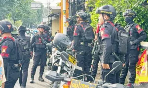 Pagi Tadi, Gabungan Polres Jaktim dan Brimob Bubarkan Tawuran di Klender