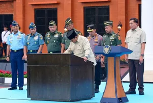 Panglima TNI Dampingi Presiden Prabowo Subianto Resmikan Museum dan Perpustakaan di Seskoad.