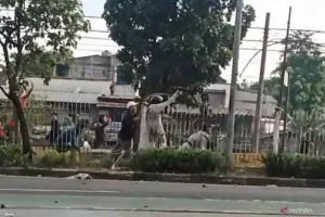 Tawuran Antarwarga di Klender Jakarta Timur Sebabkan Macet hingga 2 Km Lebih