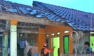 Warga Mengungsi, 90 Rumah Rusak Akibat Angin Kencang di Rumpin
