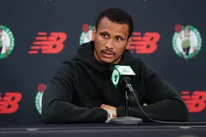 Joe Mazzulla Dinobatkan sebagai Pelatih Terbaik NBA Musim 2025-2026