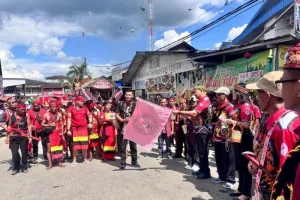 Karnaval 1.000 Bae Meriahkan Pekan Barape Sawa Bengkayang 2026, Ribuan Peserta Tampilkan Budaya Dayak