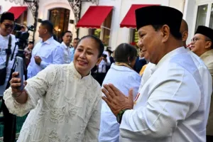 Momen Tak Terduga di Paris, WNI dan Diaspora RI Salat Idul Adha Bareng Presiden Prabowo di Wisma Indonesia