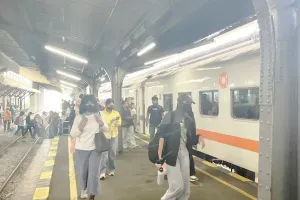 Rebutan Kursi Kereta Idul Adha: Penumpang Daop 9 Meledak, Tiket Sisa Sedikit