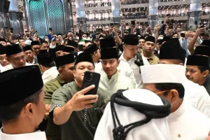 Wapres Gibran Sapa Masyarakat usai Shalat Idul Adha di Masjid Istiqlal