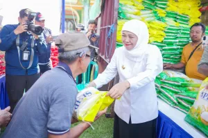 Inflasi Naik? Khofifah Perbanyak Pasar Murah untuk Ringankan Beban Warga.