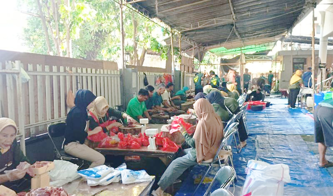 Masjid At-Taqwa Kemanggisan Bagikan 1.500 Paket Daging Kurban Idul Adha 2026