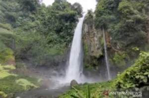 Objek Wisata Air Terjun Bedegung Ramai Pengunjung Pada Libur Idul Adha