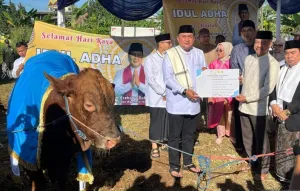 Prabowo Kurban Sapi 1,2 Ton di Bogor, 109 Hewan Dibagikan ke Warga