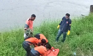 Tim SAR Evakuasi Mayat Tanpa Identitas di Sungai Enim