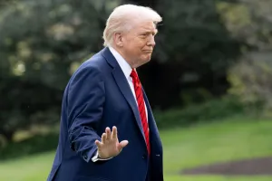 Trump: Selat Hormuz Wilayah Bebas, Siapa Pun Dilarang Mengendalikan