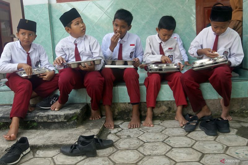 Ahli Gizi: Program Makan Siang Sekolah Bergizi Efektif Putus Rantai Stunting.
