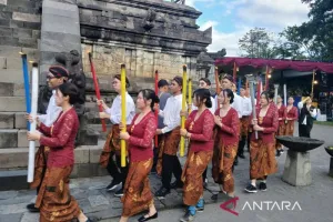 Api Dharma Waisak Disakralkan di Candi Mendut Magelang 
