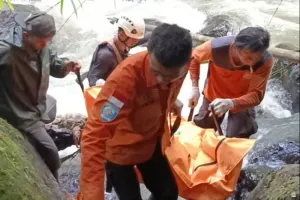 Seorang anak Hanyut di Sungai Air Terjun Paris
