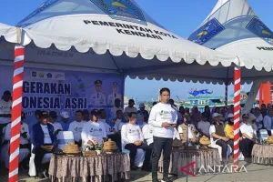 Wamendagri Pimpin Aksi Wisata Pungut Sampah di Teluk Kendari Lewat Gerakan ASRI.