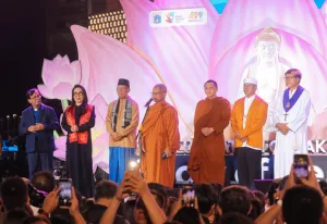 Sambut Waisak 2026, Pemprov DKI Gelar Glow of Peace di Bundaran HI