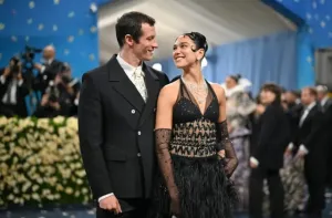 Akhiri Masa Lajang, Penyanyi Dua Lipa Menikah dengan Aktor Callum Turner
