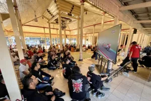 Bupati dan Warga Nobar Veda Ega Pratama di Ajang Internasional Moto3