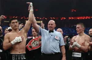 Dmitry Bivol Mempertahankan Tiga Sabuk Juara Dunia Usai Kalahkan Eifert