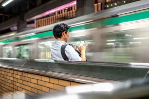 Mondar-mandir di Tepi Peron Kini Terdeteksi AI, Cara Canggih Jepang Cegah Bunuh Diri di Stasiun
