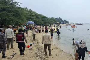 Pulau Untung Jawa Dipadati Ribuan pengunjung untuk Nikmati Liburan