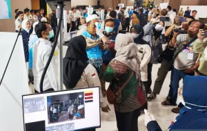 Kloter Pertama Haji 2026 Tiba di Surabaya, 378 Jamaah Pulang dengan Selamat