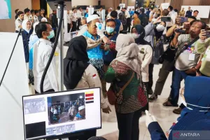 Kloter Pertama Haji Pulang ke Tanah Air, 378 Jamaah Tiba di Surabaya.