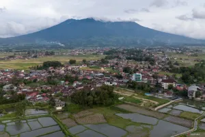 Malam Ini Gunung Marapi Erupsi, Warga Sumbar Diminta Pantau Informasi Resmi.