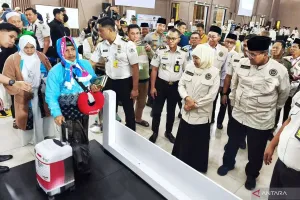 Sambut Jamaah Haji, Khofifah Sebut Layanan Seamless Corridor di Bandara Percepat Proses Imigrasi 